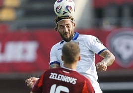 Gudelj participa en el tramo final del triunfo de Serbia ante Letonia (0-1)