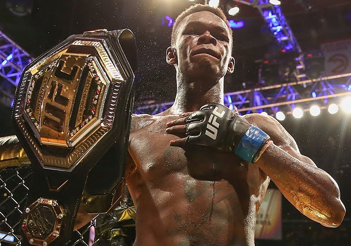 Israel Adesanya, tras ganar el título