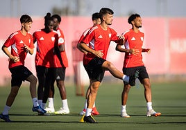 Almeyda sigue trabajando con el equipo a la espera de que lleguen los internacionales