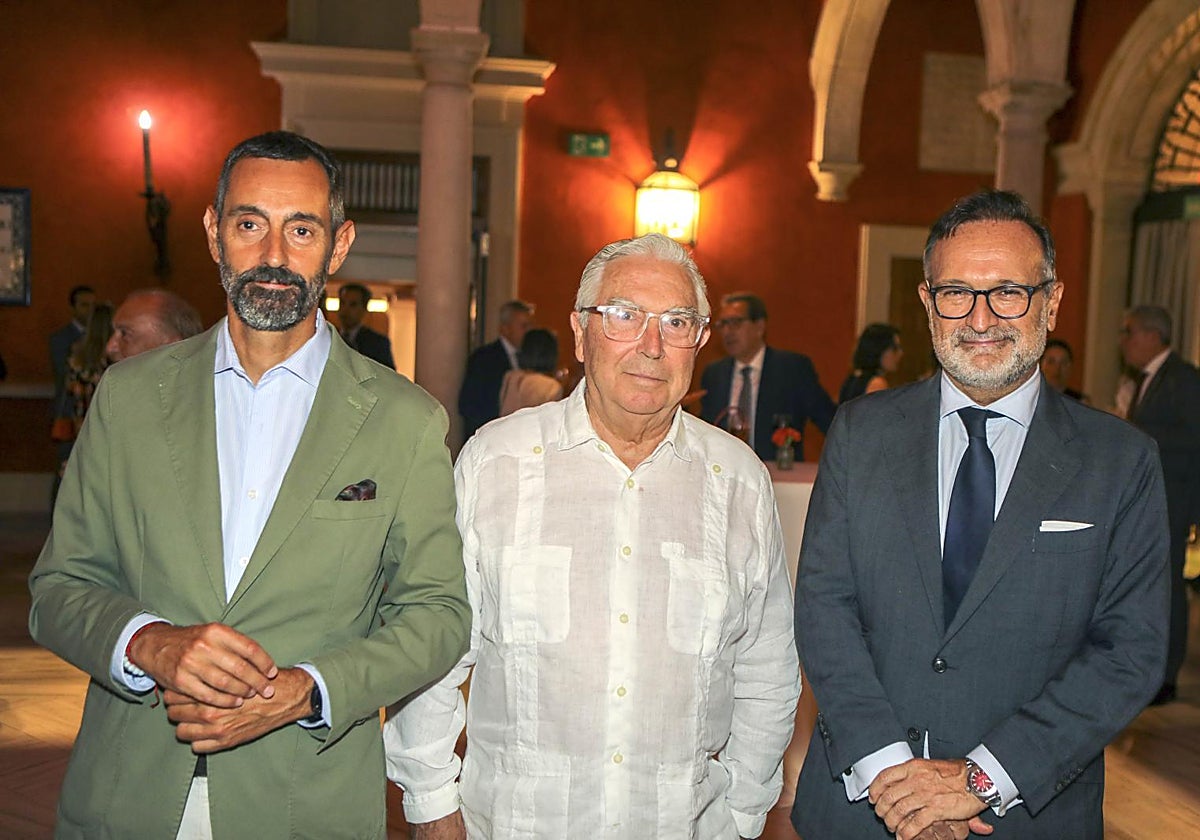 Pérez-Solano, abogado del Sevilla y acusado de bético, revela dos décadas  de fidelidad al Sánchez-Pizjuán