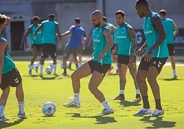 Primer entrenamiento de Amrabat con el Betis