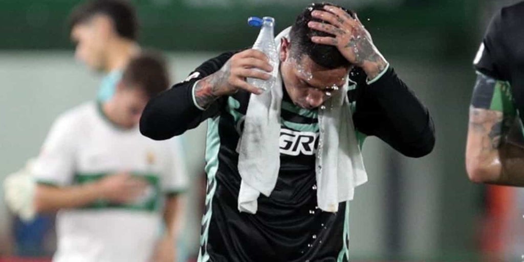 Chimy Ávila rechaza a Pumas y se queda con Catar como única opción para salir del Betis