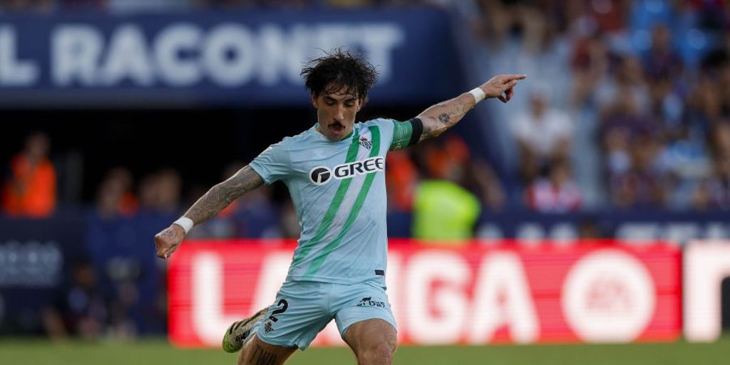 Bellerín se queja: «Jugar con 30 grados y un 80 por ciento de humedad a estas alturas de septiembre es inhumano»