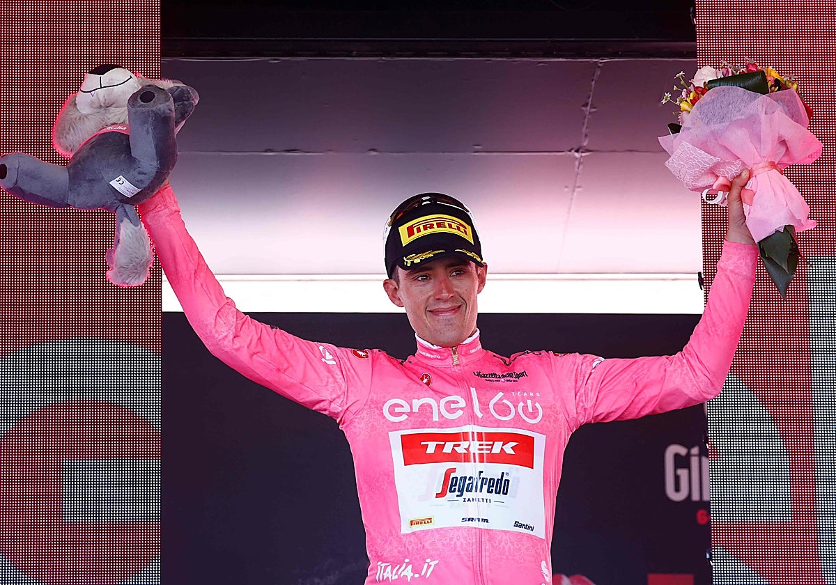 Juanpe López, con la maglia rosa del Giro de Italia en 2022