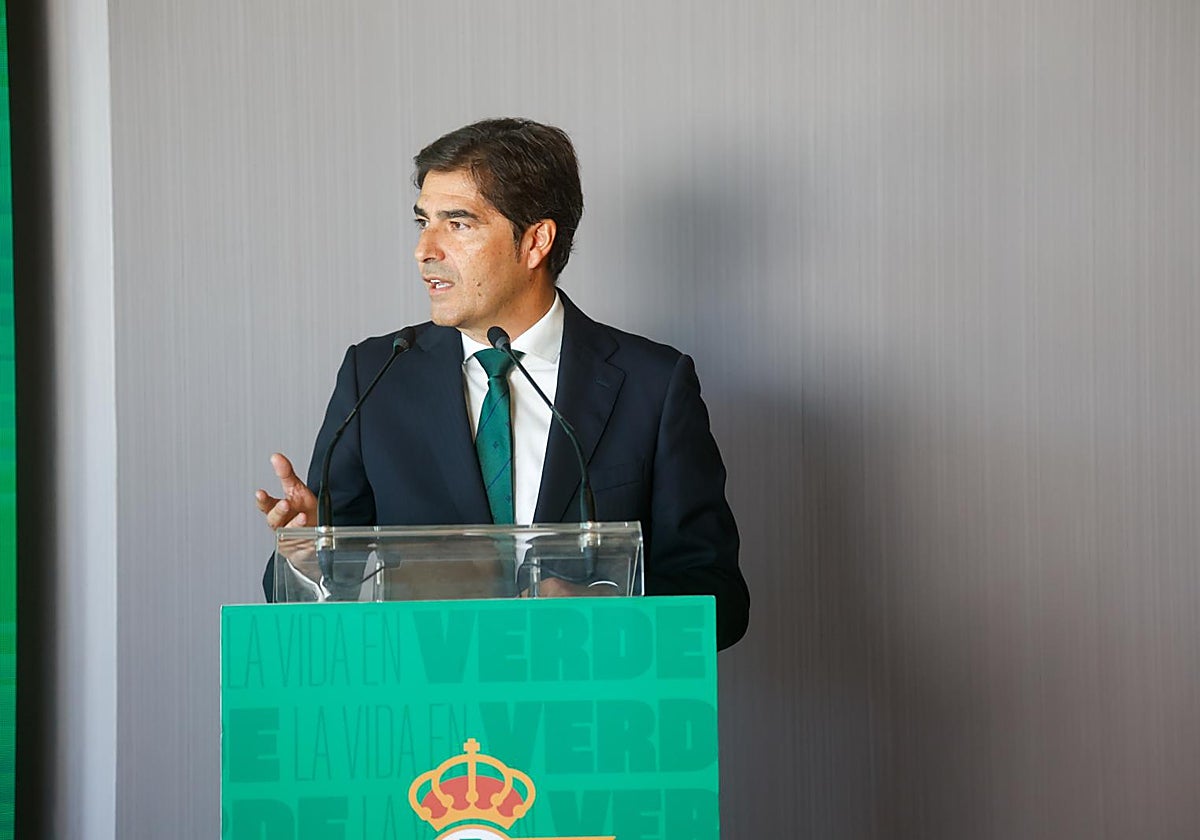 Ángel Haro, durante la presentación de Amrabat