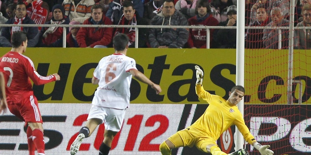 Javi Varas, ex portero del Sevilla FC: «Álvaro Negredo odia la Semana Santa por mí»