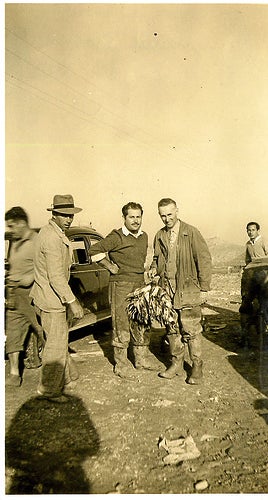 Las agachonas en la orilla del río