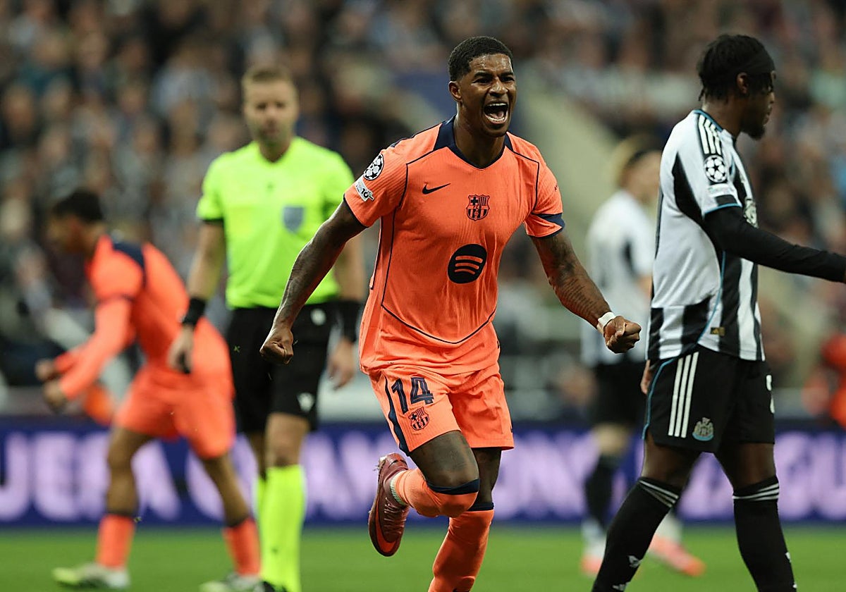 Rashford celebra el primero de sus dos goles ante el Newcastle