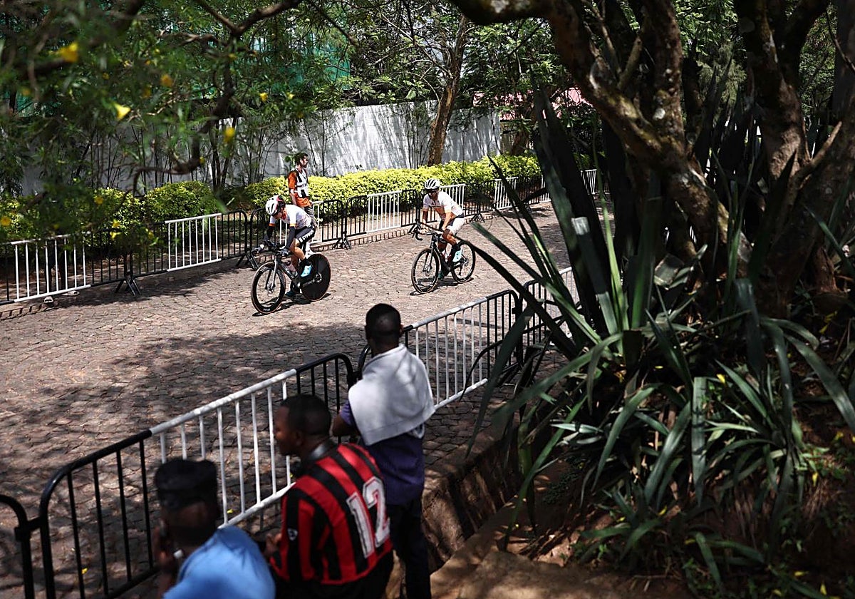 Ciclistas entrenándose este sábado en Kigali
