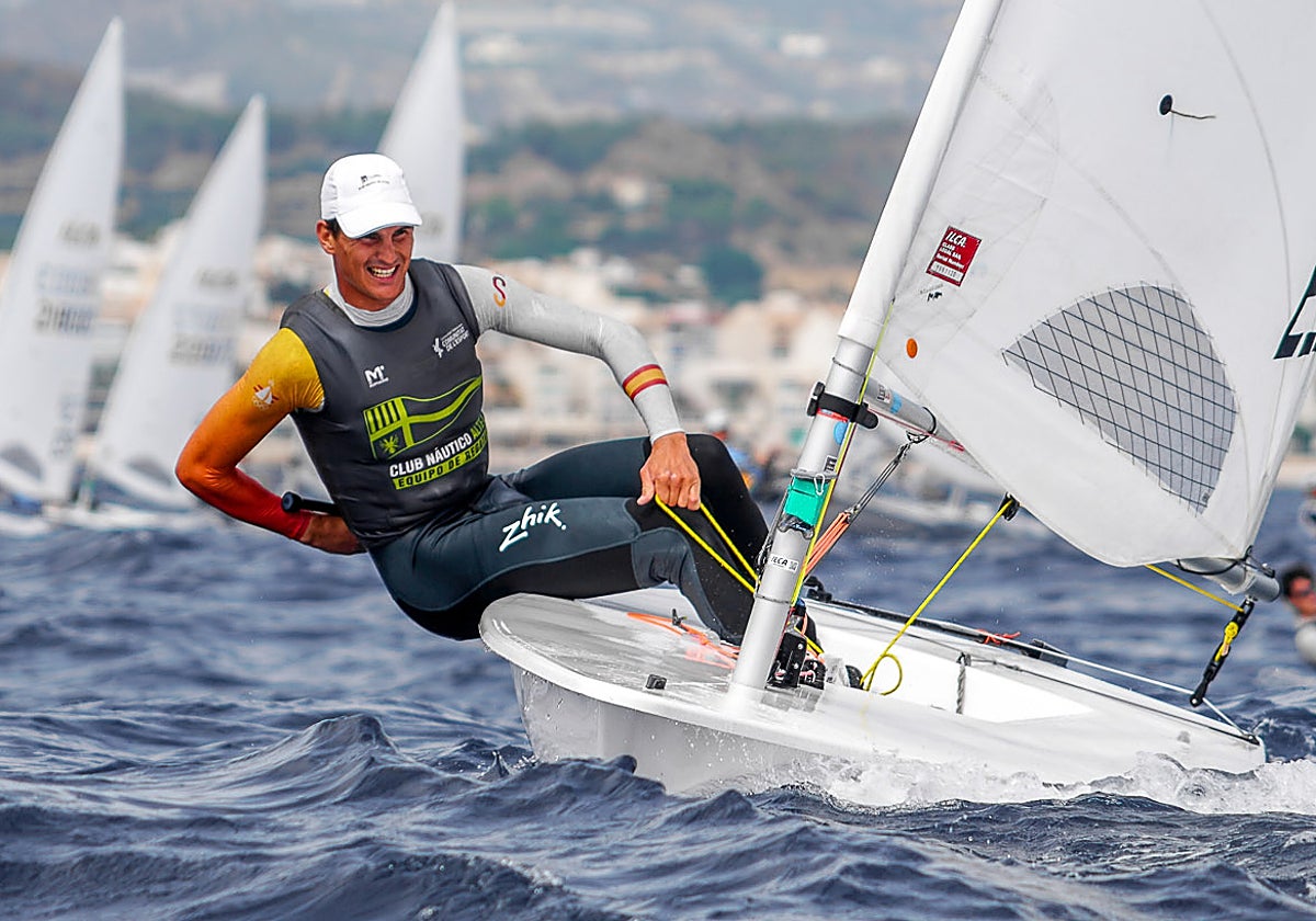 Gonzalo Suárez en acción en la Copa de España de ILCA 7 en Altea