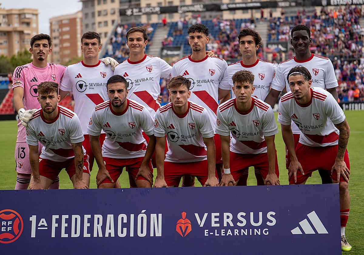 Once inicial del Sevilla Atlético en el campo del Eldense