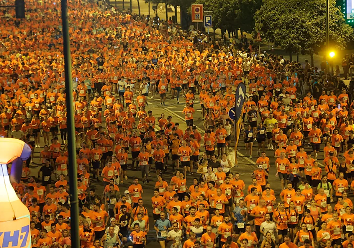 Ambiente durante la Carrera Nocturna de Sevilla del año pasado