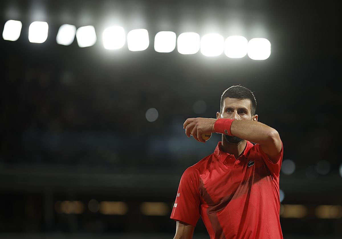Novak Djokovic lamenta un punto perdido