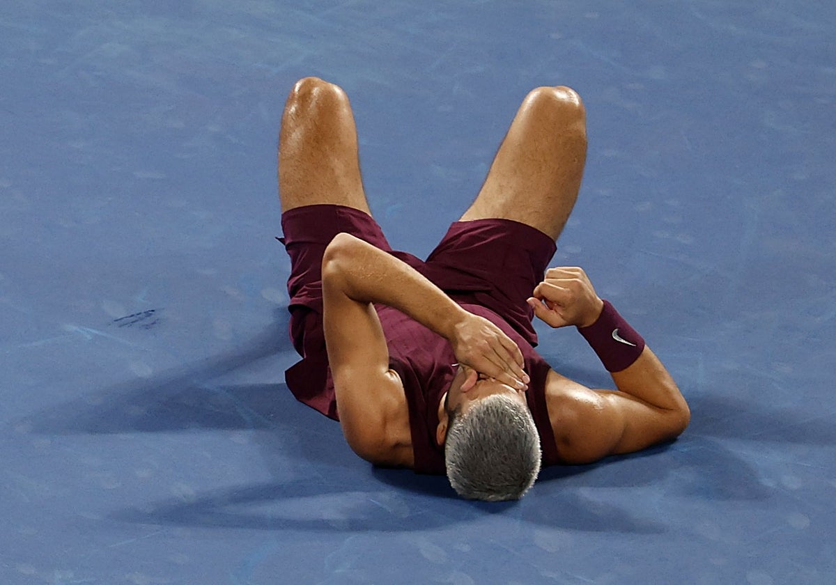 Alcaraz, tendido sobre la pista tras sentir dolor en el tobillo