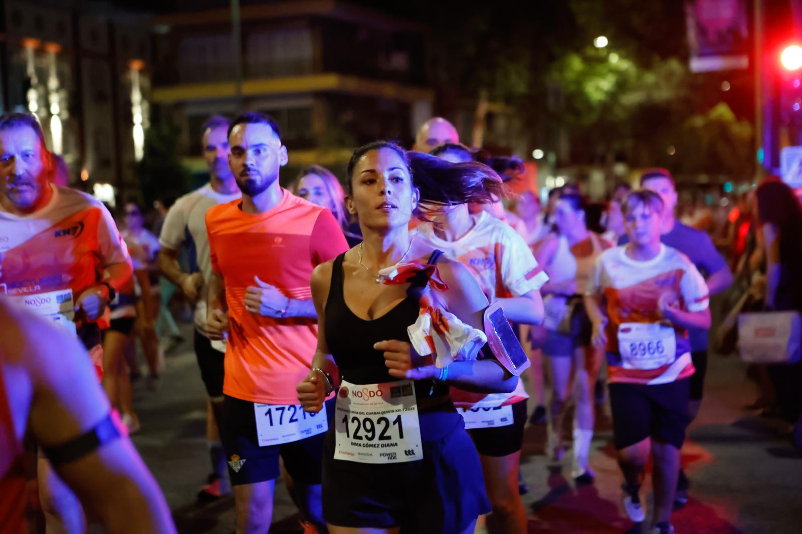 Búscate en la galería de imágenes de ABC de la Carrera Nocturna de Sevilla 2025