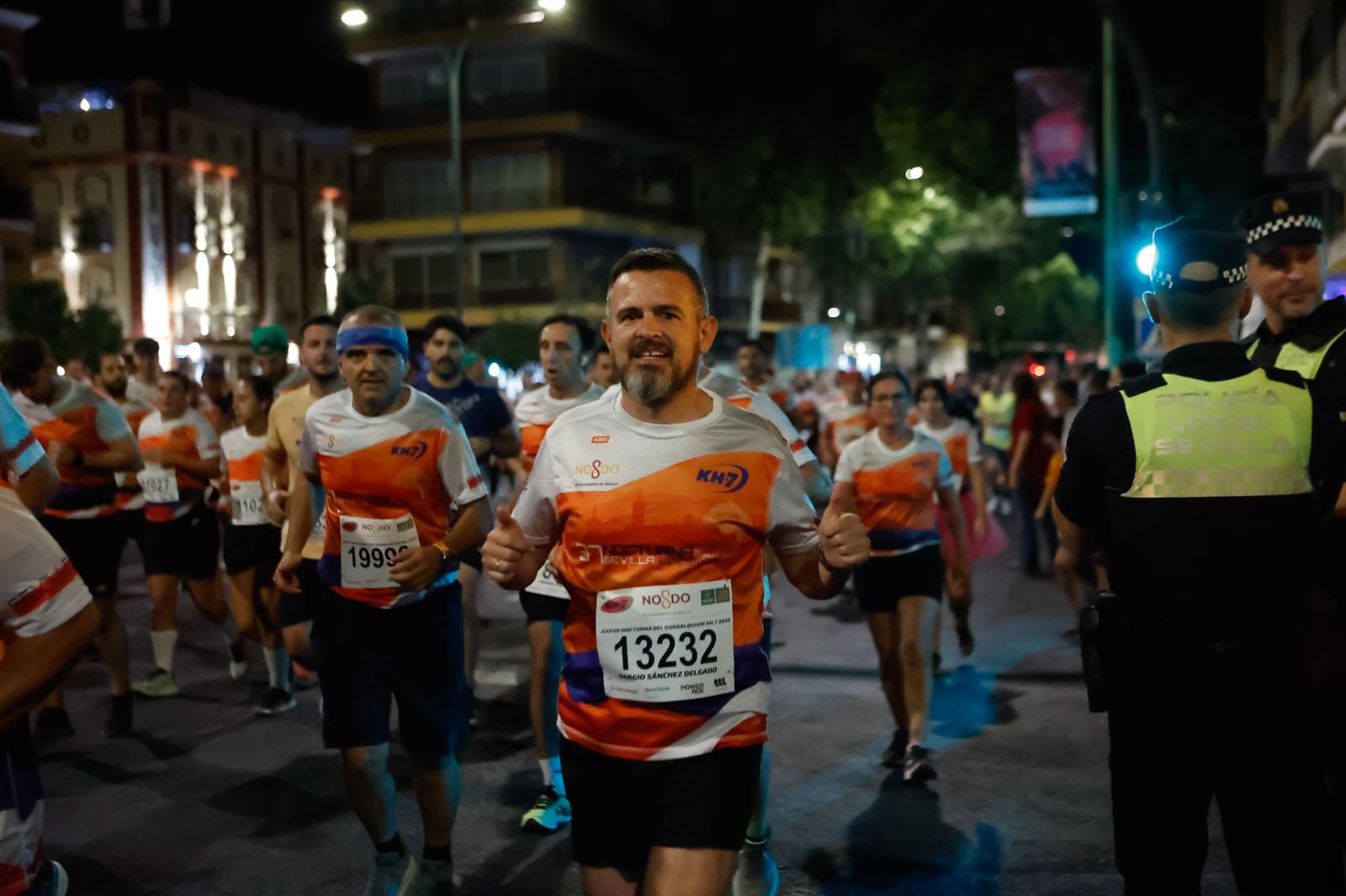 Búscate en la galería de imágenes de ABC de la Carrera Nocturna de Sevilla 2025