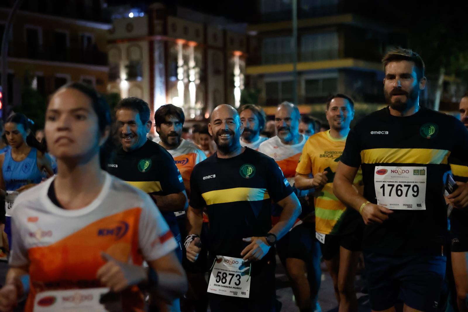Búscate en la galería de imágenes de ABC de la Carrera Nocturna de Sevilla 2025
