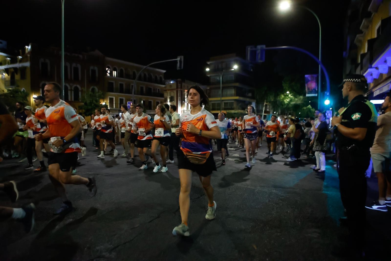 Búscate en la galería de imágenes de ABC de la Carrera Nocturna de Sevilla 2025