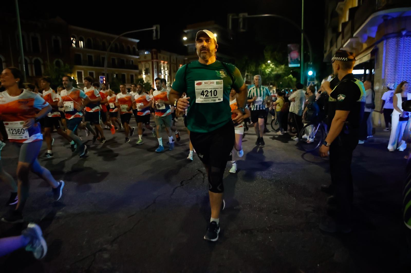 Búscate en la galería de imágenes de ABC de la Carrera Nocturna de Sevilla 2025