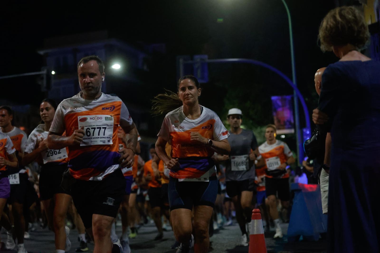 Búscate en la galería de imágenes de ABC de la Carrera Nocturna de Sevilla 2025