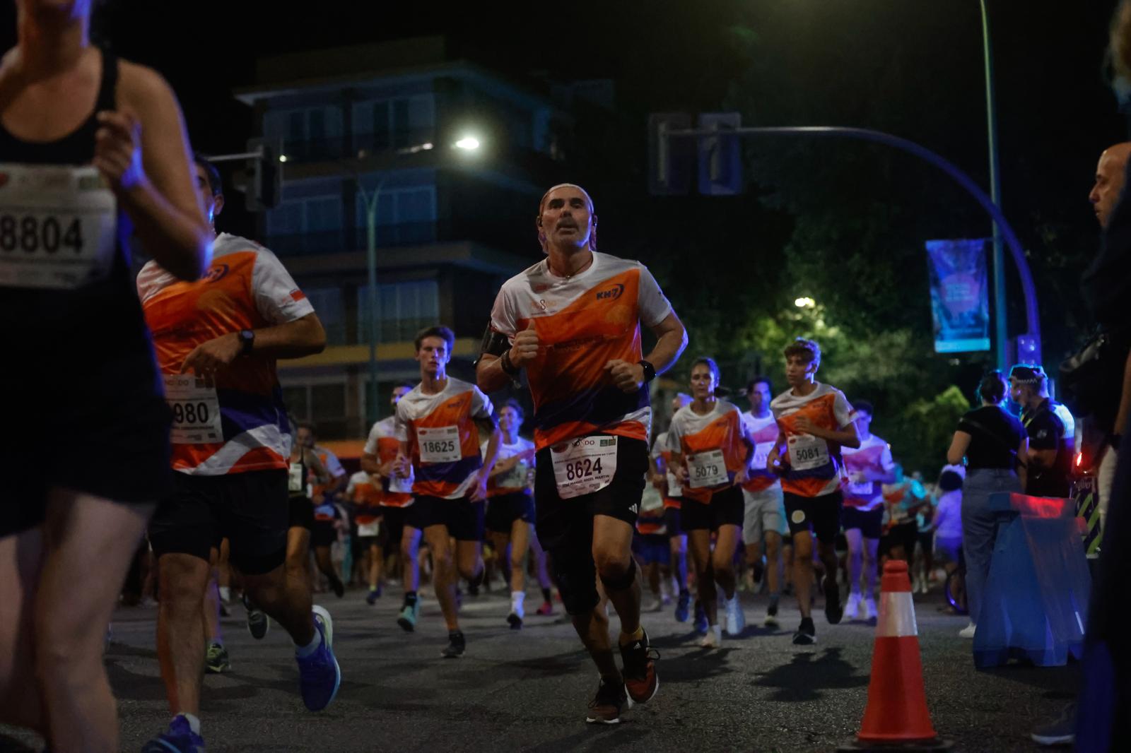 Búscate en la galería de imágenes de ABC de la Carrera Nocturna de Sevilla 2025