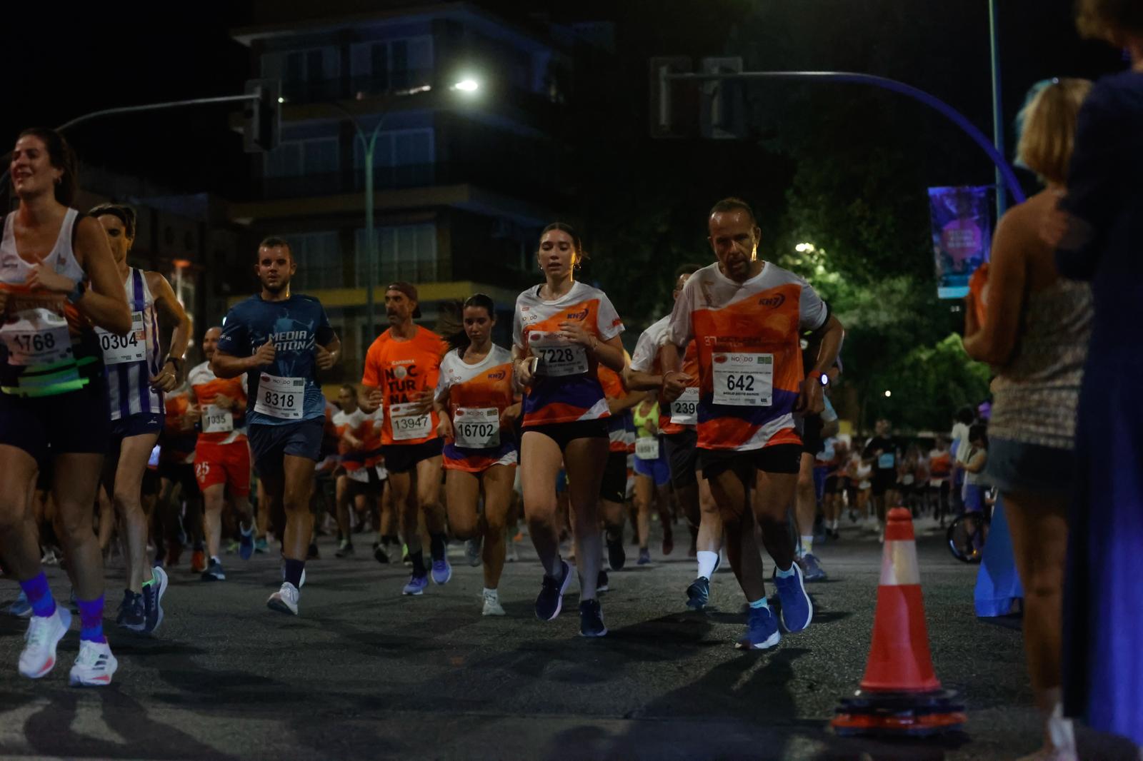 Búscate en la galería de imágenes de ABC de la Carrera Nocturna de Sevilla 2025