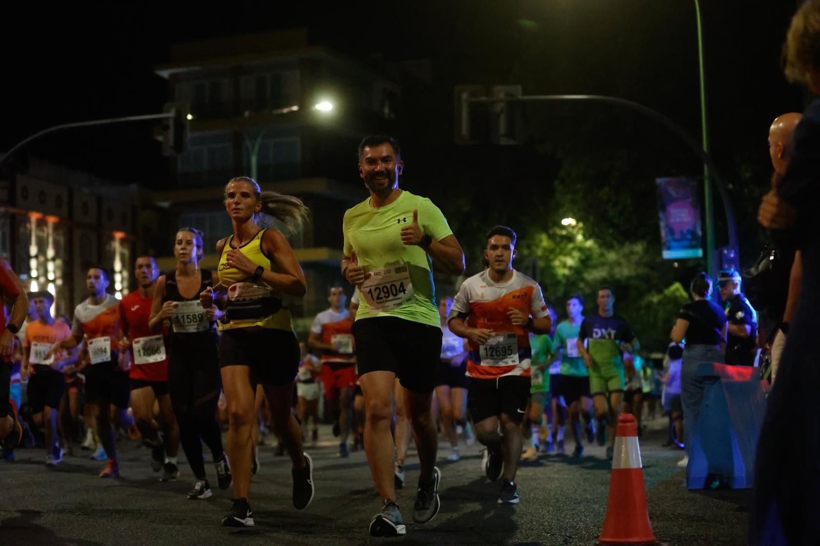Búscate en la galería de imágenes de ABC de la Carrera Nocturna de Sevilla 2025