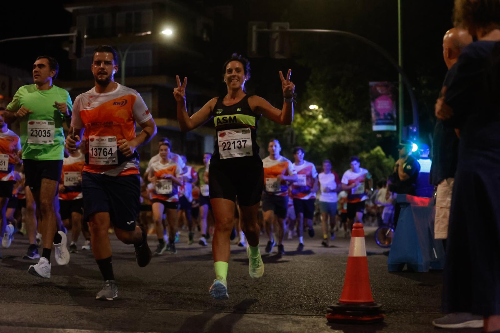 Búscate en la galería de imágenes de ABC de la Carrera Nocturna de Sevilla 2025