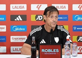 Almeyda se reafirma en su estilo: «No los quiero metiditos atrás, así casi se van a Segunda»