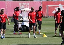 Almeyda mantiene la confianza en Januzaj y Akor Adams: «Lo dieron por perdido y a los buenos no se les olvida jugar al fútbol»