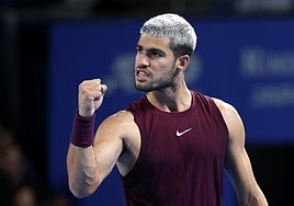 Alcaraz se olvida del tobillo y alcanza los cuartos de final en Tokio tras tumbar a Bergs