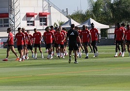 Alineaciones oficiales del Rayo - Sevilla de LaLiga EA Sports 2025-2026: Alexis y Cardoso, las grandes novedades