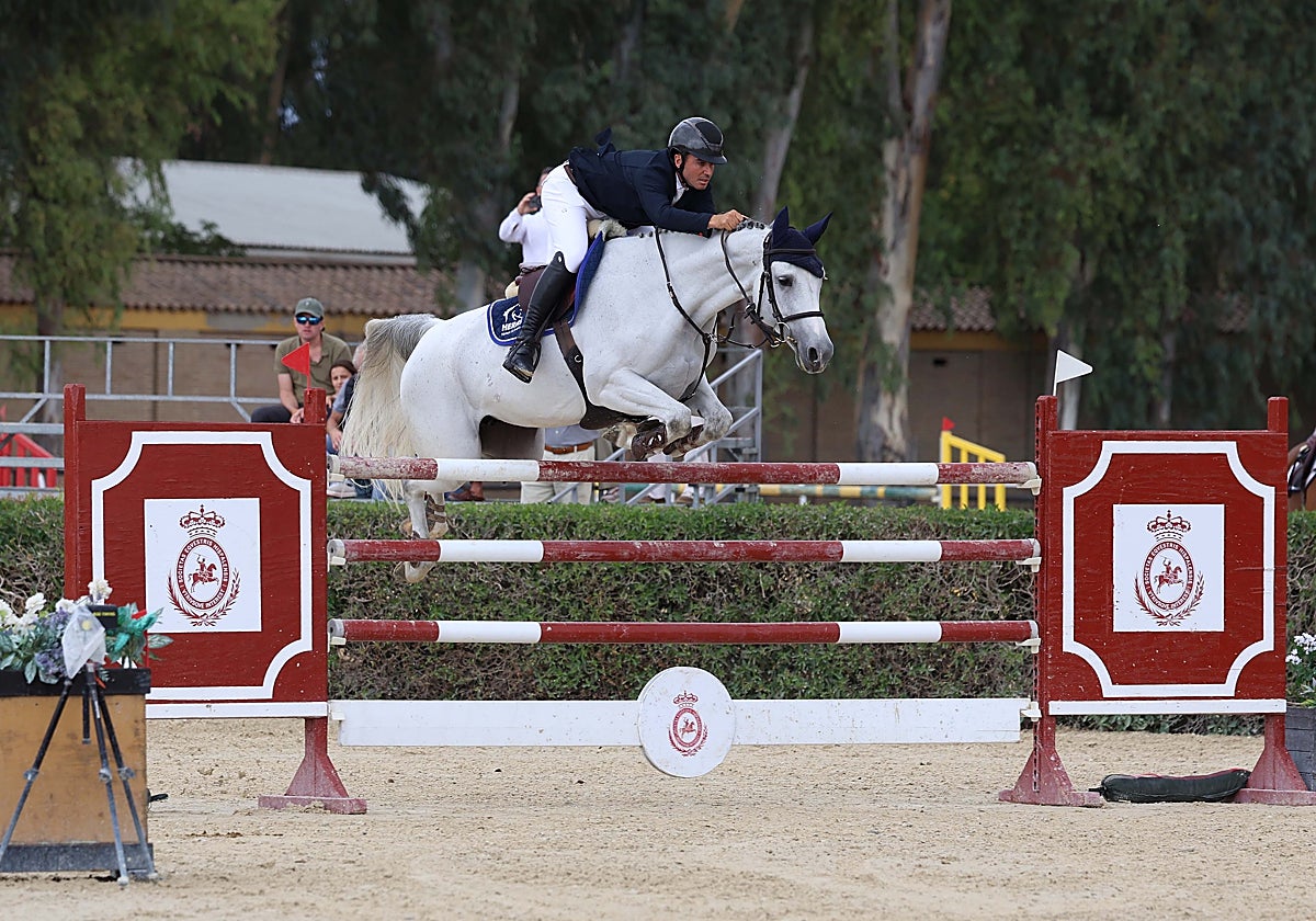 Álvaro González de Zárate, en acción, fue el triunfador de la jornada dominical del CSN5* de la Ruta de Otoño