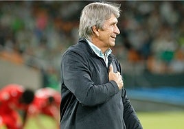 «Míster Betis» aguarda el futuro ganando