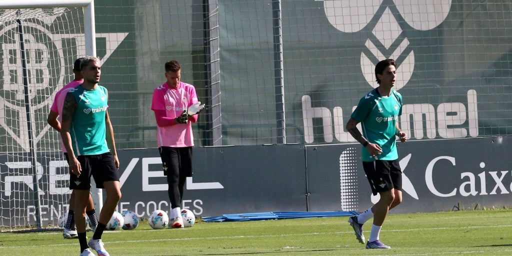 Valentín Gómez : «Pellegrini ayuda muchísimo, está muy encima en los detalles»