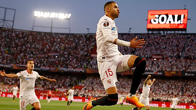 En-Nesyri celebra uno de los goles ante el Manchester United