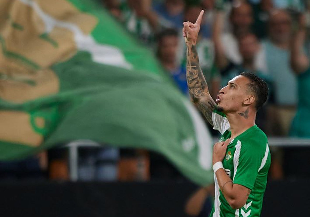 Antony celebrando el gol frente al Nottingham Forest