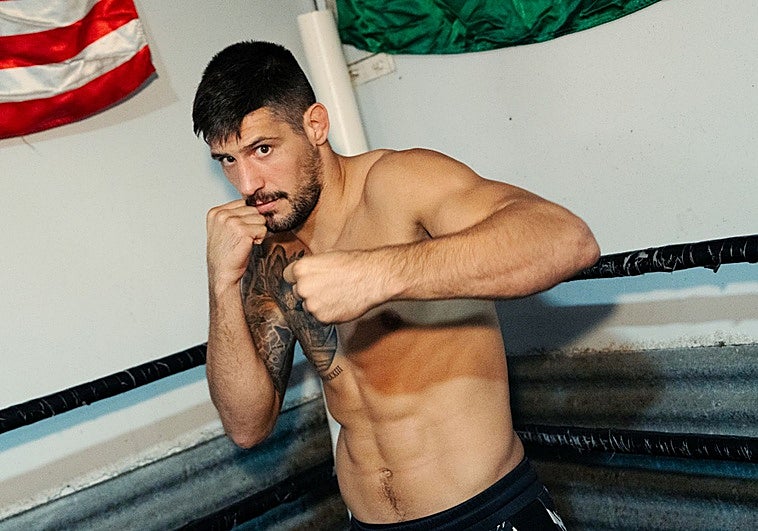 Joel Álvarez posa para ABC en el gimnasio Tíbet de Gijón