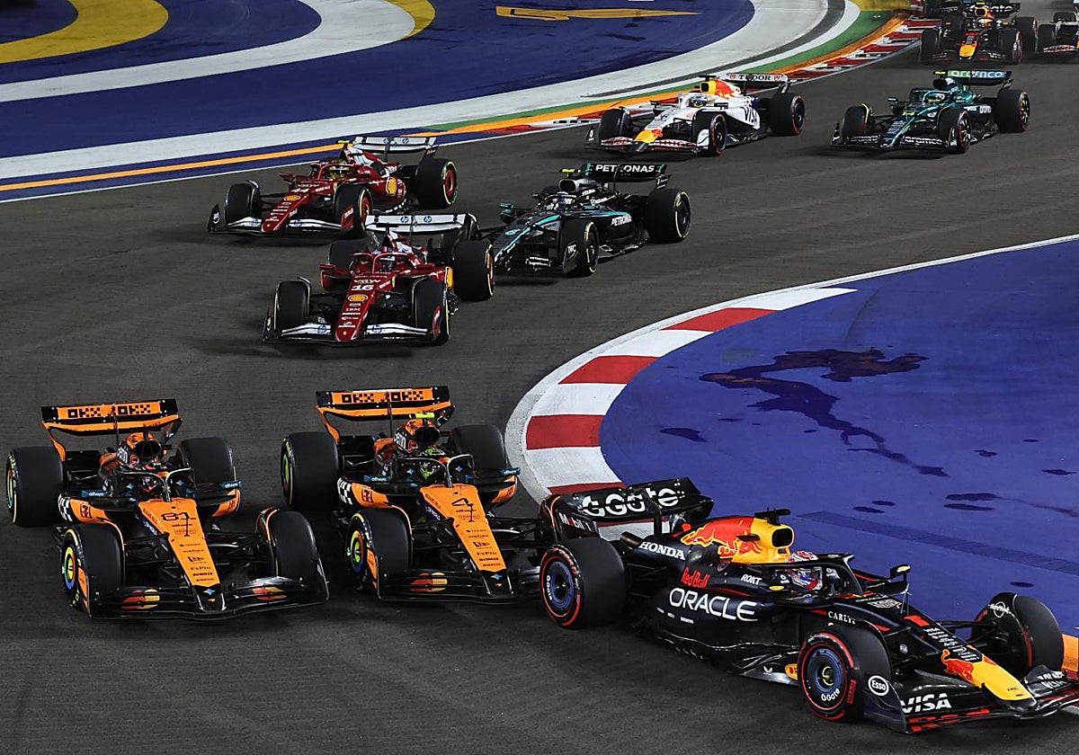 Norris y Piastri luchan entre ellos y con Verstappen en la salida del GP de Singapur