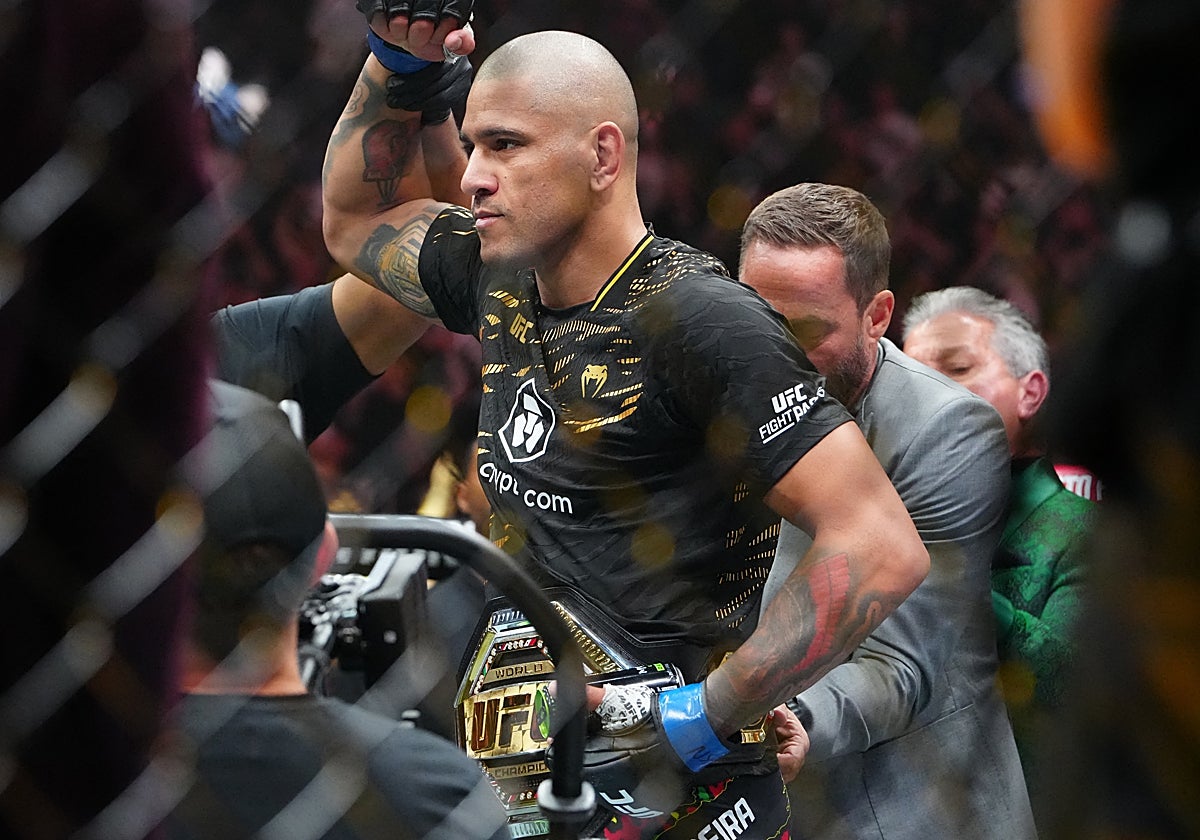 Alex Pereira recupera su título mundial