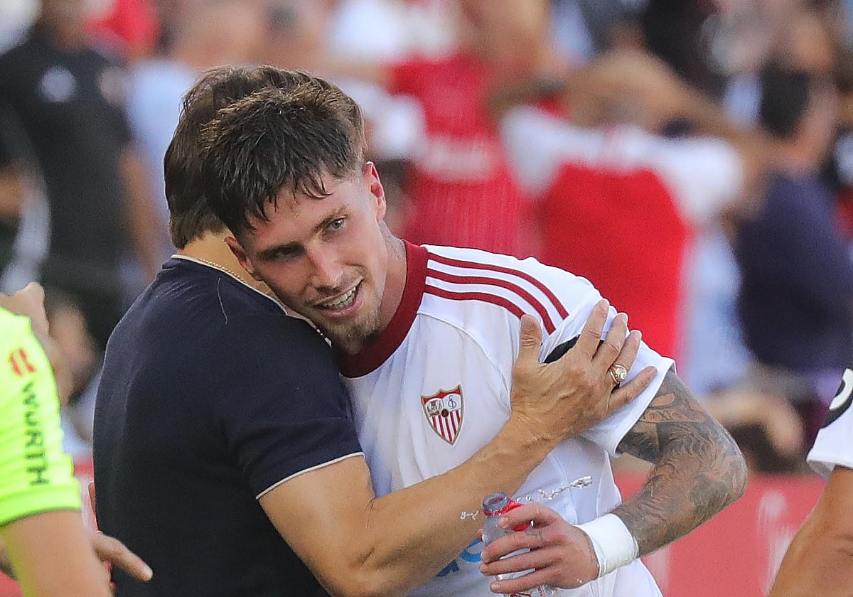 Matías Almeyda felicita a Carmona