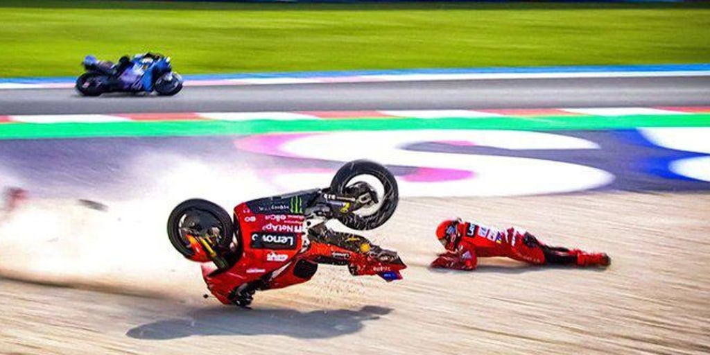 La caída de Márquez con nada en juego: el campeón regatea el quirófano pero se perderá dos carreras