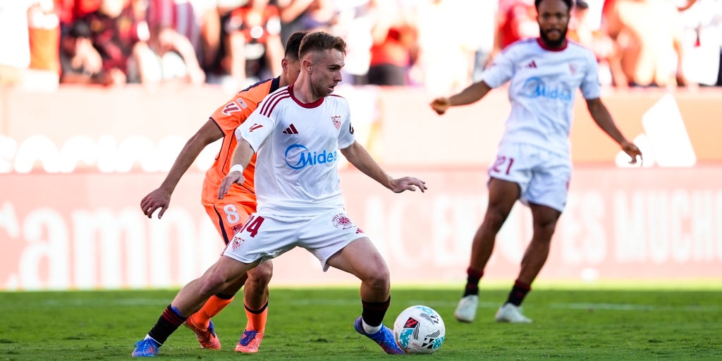 Peque, paradigma de la intensidad que pide Almeyda en el Sevilla: una amarilla cada 18 minutos