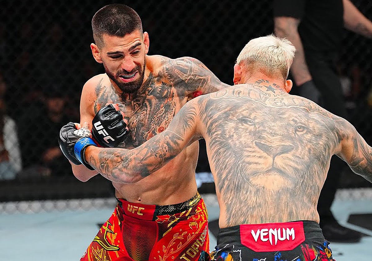 Ilia Topuria conecta un golpe noqueador a Charles Oliveira