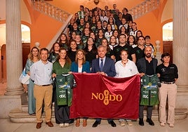 Las Cocos, que «han abierto caminos en el deporte femenino», recibidas en el Ayuntamiento de Sevilla