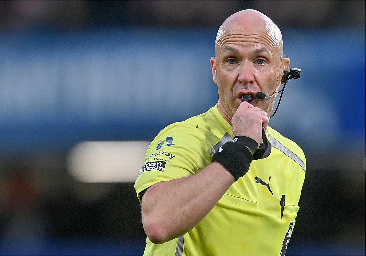 El árbitro inglés Anthony Taylos