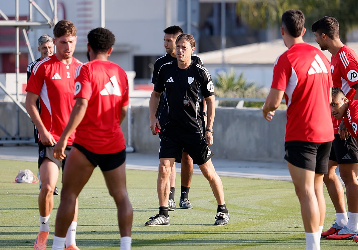 Almeyda y sus jugadores en un entrenamiento de esta semana