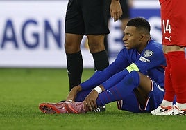 Mbappé regresa a Madrid lesionado