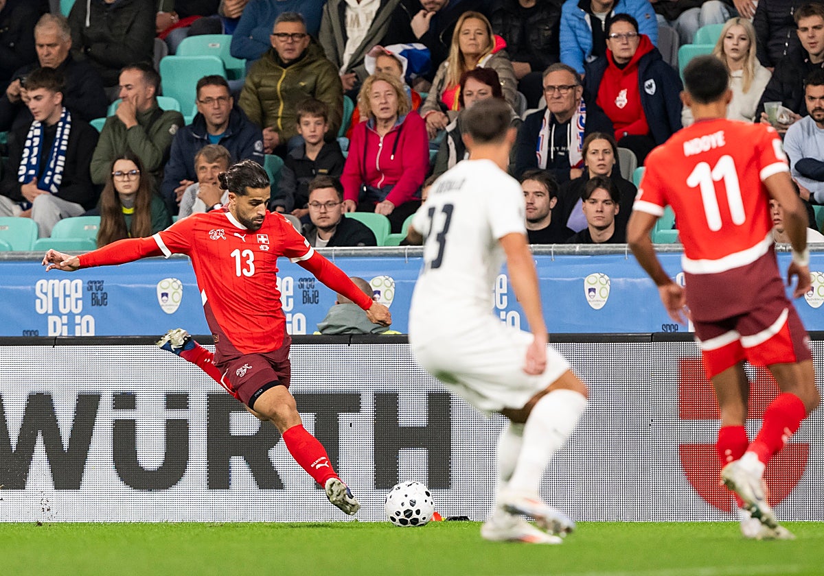 Ricardo Rodríguez, durante el Eslovenia - Suiza