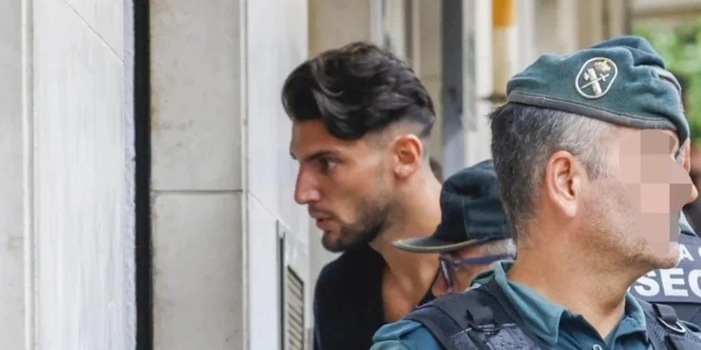Rafa Mir muestra su disconformidad a la jueza pero asume el juicio por agresión sexual